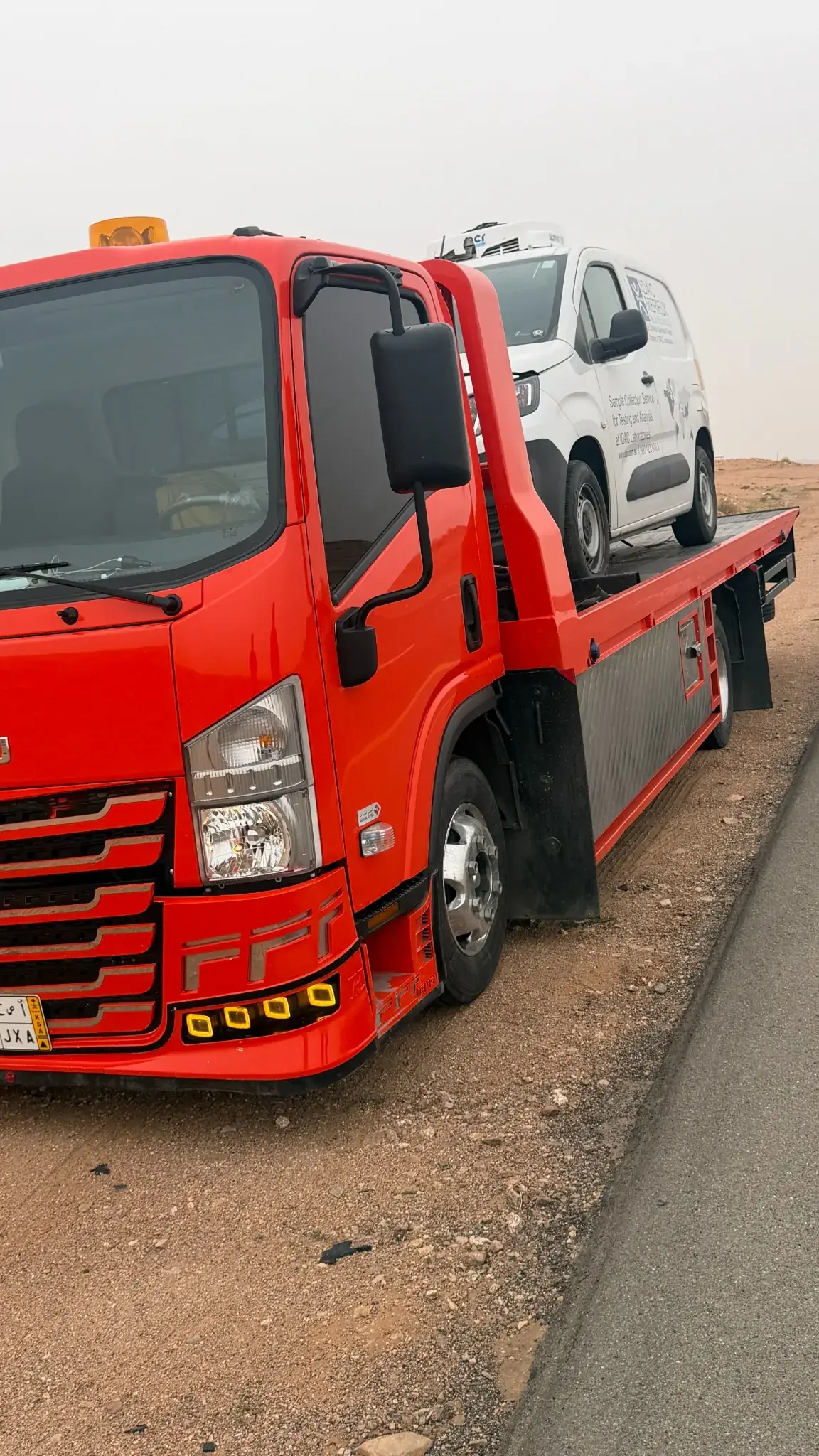 نقل سيارات بين المدن من وإلى حقل — سطحة هيدروليك
