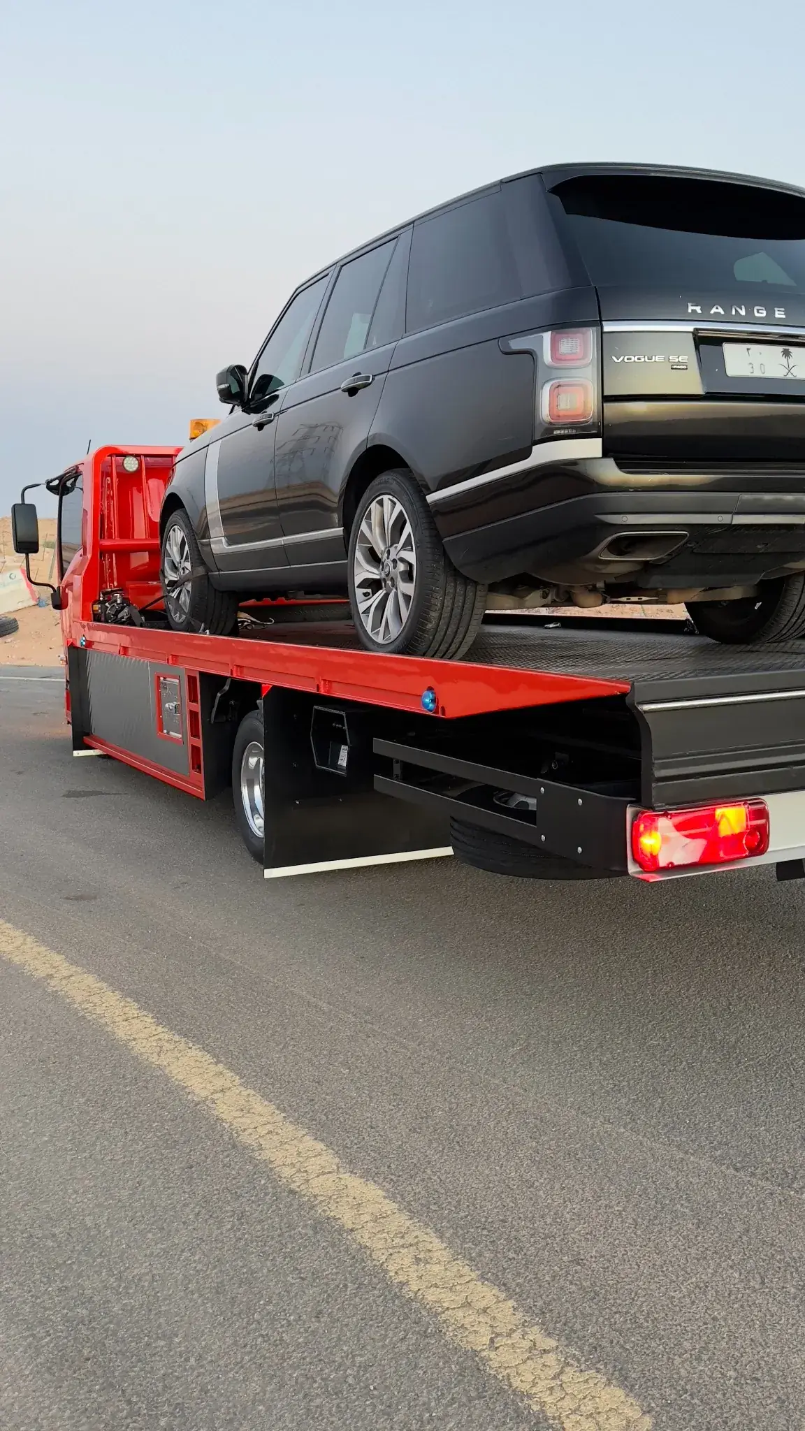نقل سيارات بين المدن من وإلى الشنان — سطحة هيدروليك